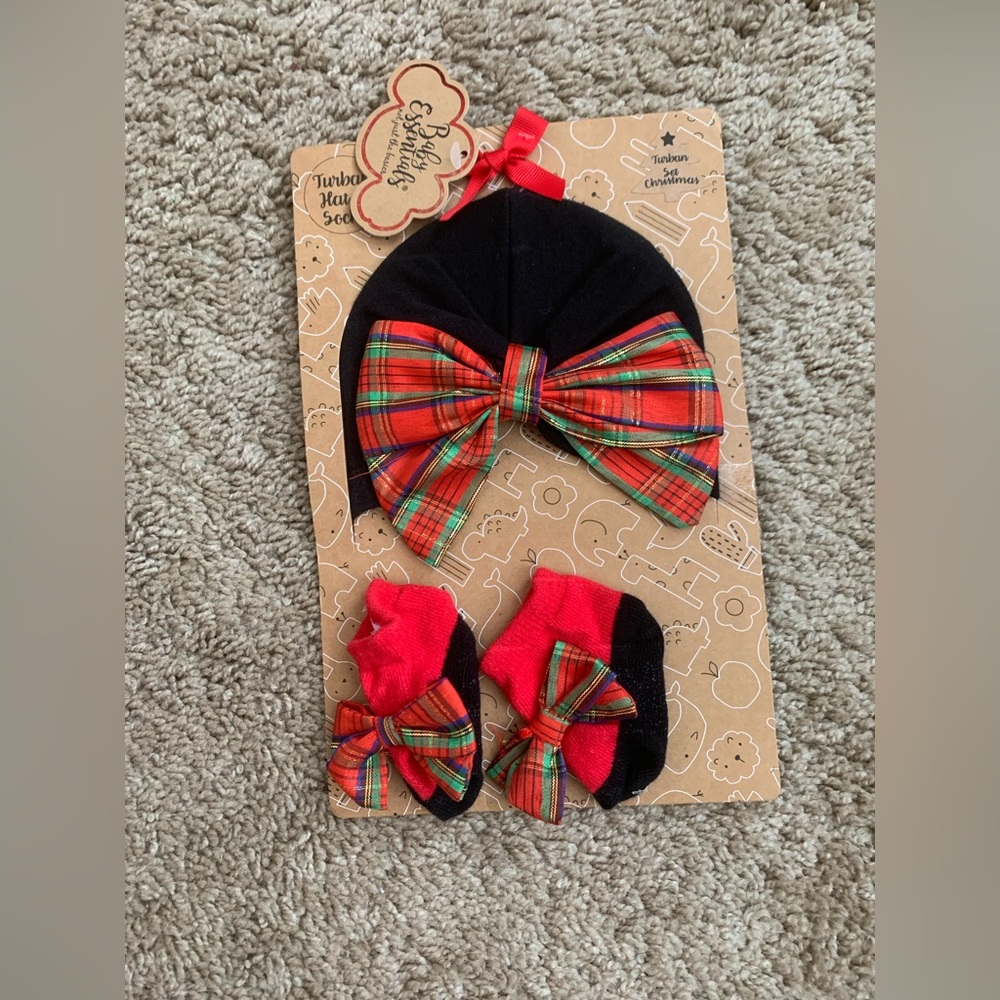 Brand New Baby Essentials Girls Christmas Turban & Booties Size 0 - 3 Months